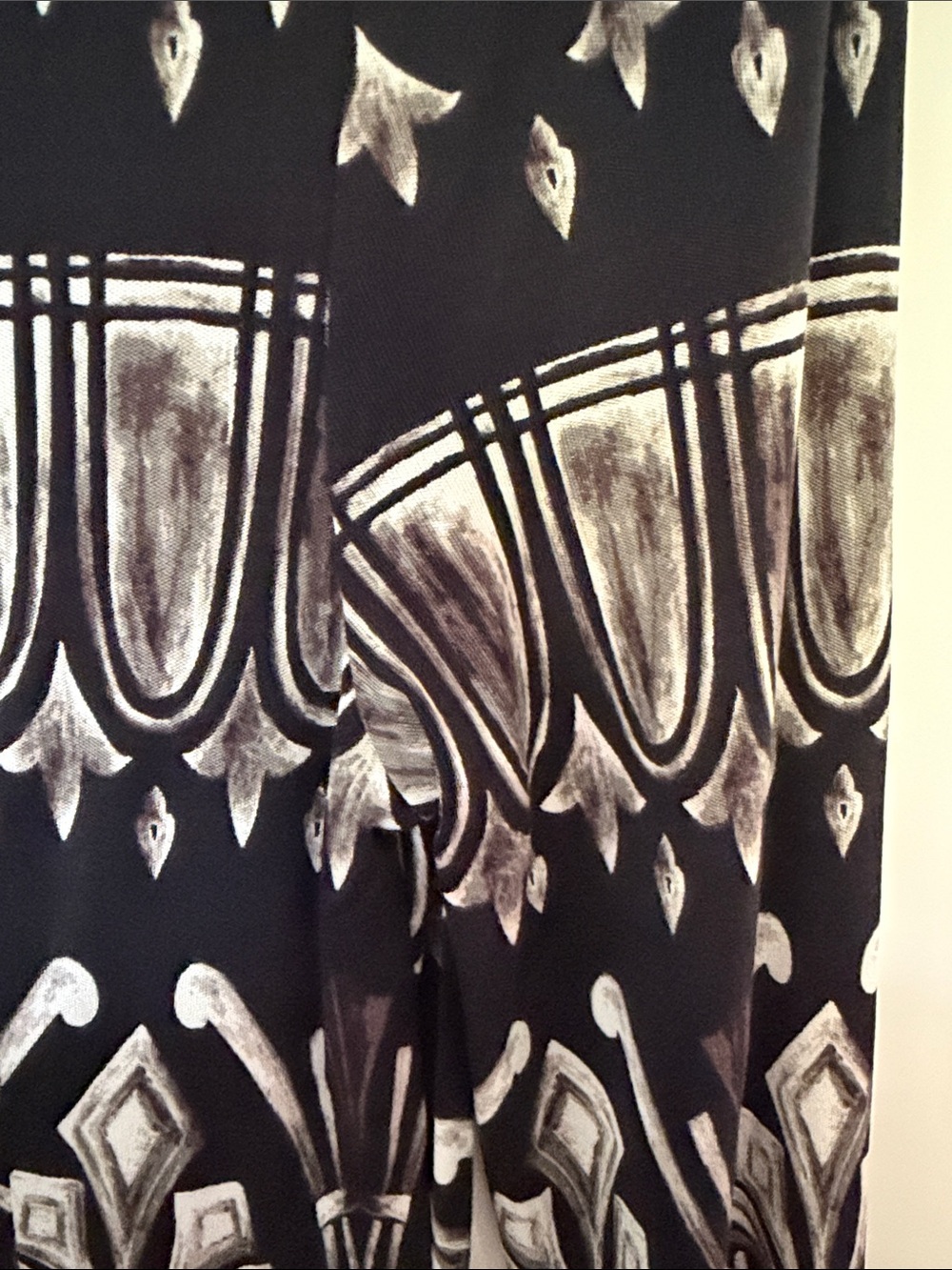 Tory Burch Black and White Long Sleeve Geometric Midi Dress - Picture 9 of 9